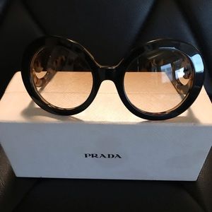 ✨SOLD✨ Prada Round Vintage Baroque SPR27N Sunnies
